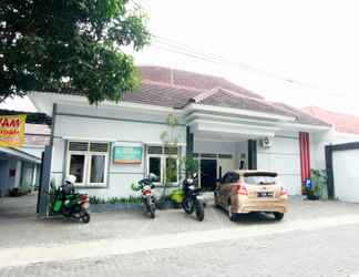 Bên ngoài 2 Almaidah Homestay