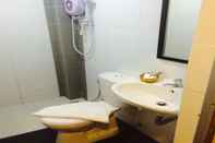 Toilet Kamar Village Budget Hotel