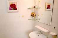 In-room Bathroom Quyen Home