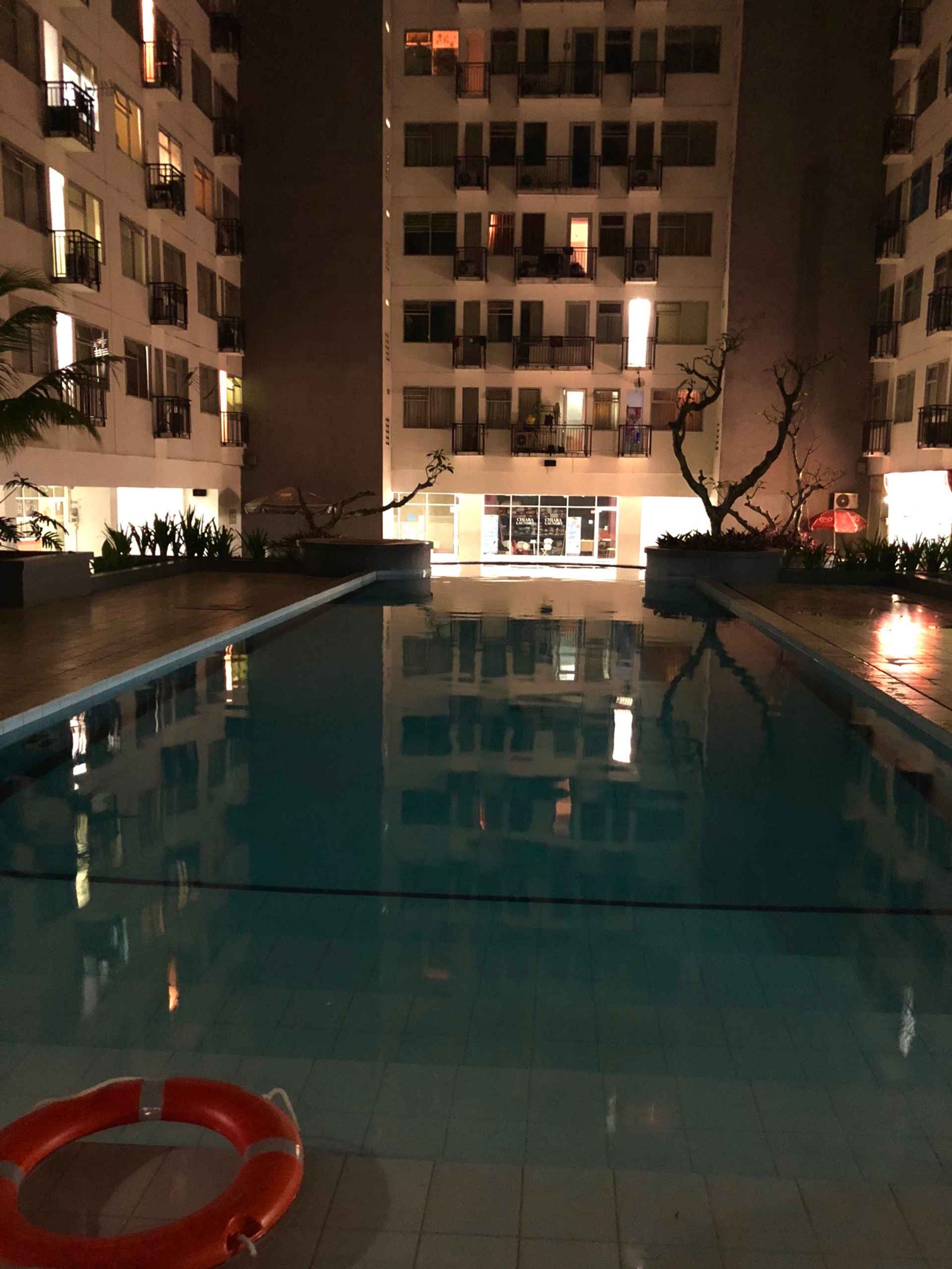Swimming Pool Cozy Room at Jarrdin Apartment by Rahmat