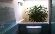 ห้องน้ำภายในห้อง 7 Lopburi Garden Resort