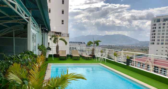 Hồ bơi Sunny Hotel Nha Trang