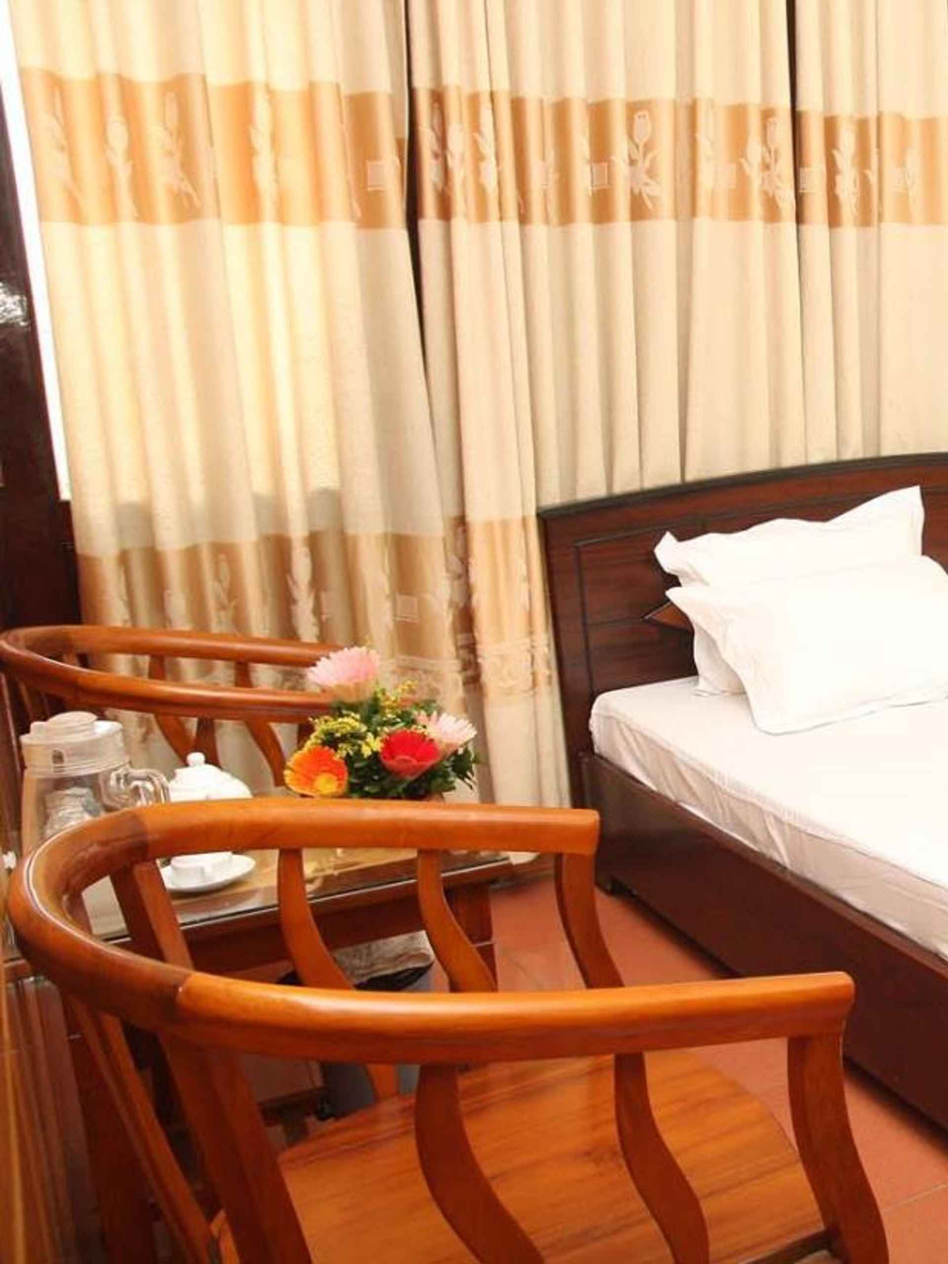 Phòng ngủ Thanh Lich Halong Hotel Hanoi