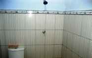 Toilet Kamar 5 Hotel Queen 