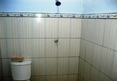 In-room Bathroom 5 Hotel Queen 