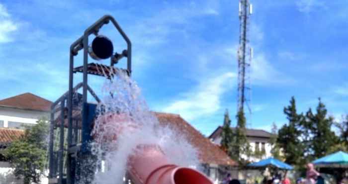 Swimming Pool Puncak Village Hotel & Kampung Main Puncak 