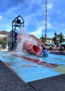 SWIMMING_POOL Puncak Village Hotel & Kampung Main Puncak 