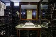 Toilet Kamar Adaline Hotel & Suite