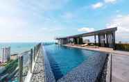 สระว่ายน้ำ 2 The BASE Central Pattaya ByFavstay