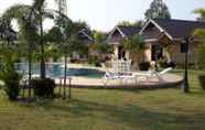 สระว่ายน้ำ 6 Sunset Resort at Lake Mabprachan