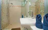 Toilet Kamar 4 Nagawari-6 Bed Room Pool Villa (18 Persons)