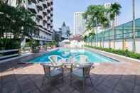 Swimming Pool Oriental Palace Apartment