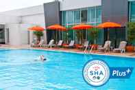 Swimming Pool Avana Hotel and Convention Centre