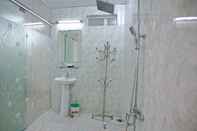 Phòng tắm bên trong Avi Airport Hotel