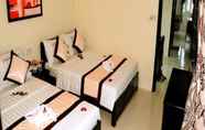 Bedroom 3 Nhat Le Hotel