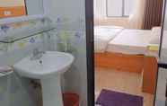 In-room Bathroom 6 An Phu Nguyen Hoang Hotel 