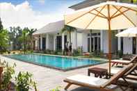 Swimming Pool Green Areca Villa