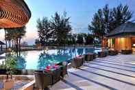 สระว่ายน้ำ Apsara Beachfront Resort & Villa