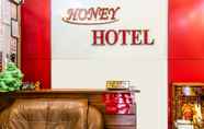 Lobi 2 Honey Hotel