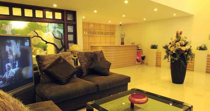 Lobi Golden Globe Apartment