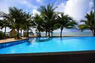 Kolam Renang The Beach Park & The Beach House Resort