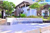 Bangunan The Beach Park & The Beach House Resort