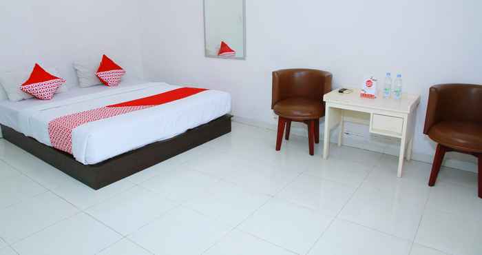 Bedroom OYO 1325 Grand Wisata Hotel