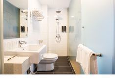 Bilik Mandi dalam Bilik 6 Manhattan Business Hotel TTDI