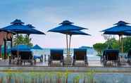 Kolam Renang 2 The Oriental Beach Resort