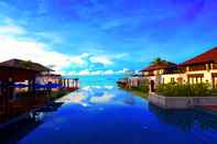 Kolam Renang The Oriental Beach Resort