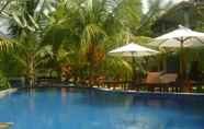 Swimming Pool 5 Mangga Villa Beach