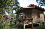 ภายนอกอาคาร 3 Family Huts Pai