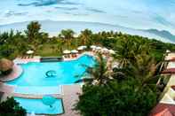 Kolam Renang White Sand Doc Let Resort & Spa