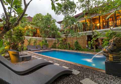 สระว่ายน้ำ Tropical Bali Hotel