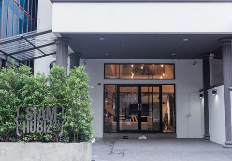 外観 Siamhubbiz Hostel