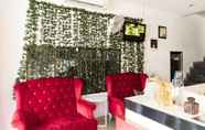 Lobi 5 Royal Q & D Suites Hotel