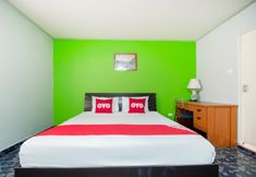 Bedroom 7 Green Beach Room