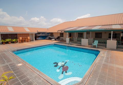 Swimming Pool Green Beach Room