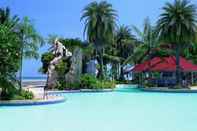 Kolam Renang Rock Garden Beach Resort