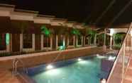 Swimming Pool 5 Al-Safina Kijal Beach Resort & Restaurant