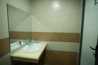 Toilet Kamar Bao Long Hotel