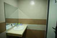 Phòng tắm bên trong Bao Long Hotel