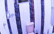 In-room Bathroom 4 Twin Castle Homestay Kuala Pilah