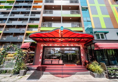 Exterior Roseate Ratchada