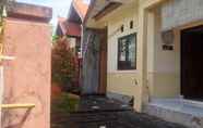 Exterior 4 Balangan Pratama Home Weekly Rent 2