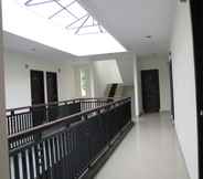 Lobby 5 Modern Room near Stadion Utama Sepakbola Riau (D19)
