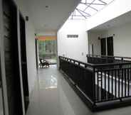 Lobby 3 Modern Room near Stadion Utama Sepakbola Riau (D19)