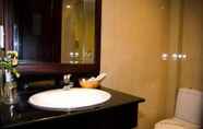 In-room Bathroom 4 Crystal Hotel Nha Trang