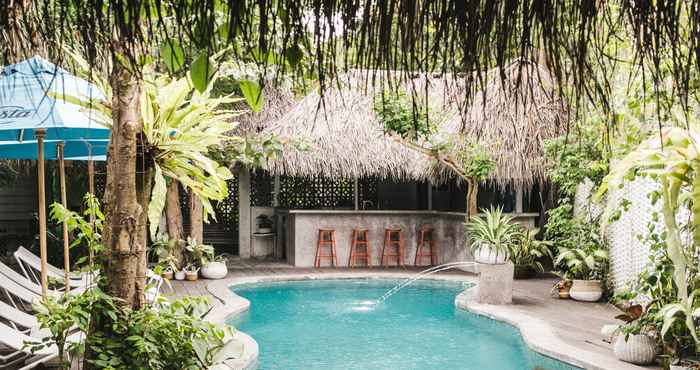 Swimming Pool Kosta Hostel Seminyak