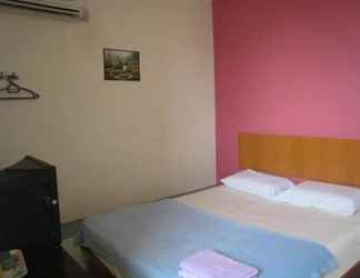 Bedroom 2 Budget & Comfort Hostel Kuching